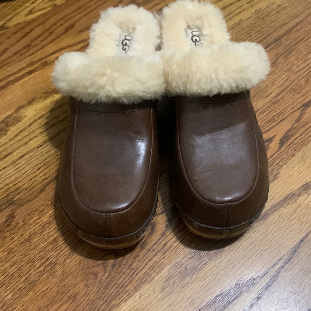 Uggs fuzzy clogs. Size 6 regular women’s